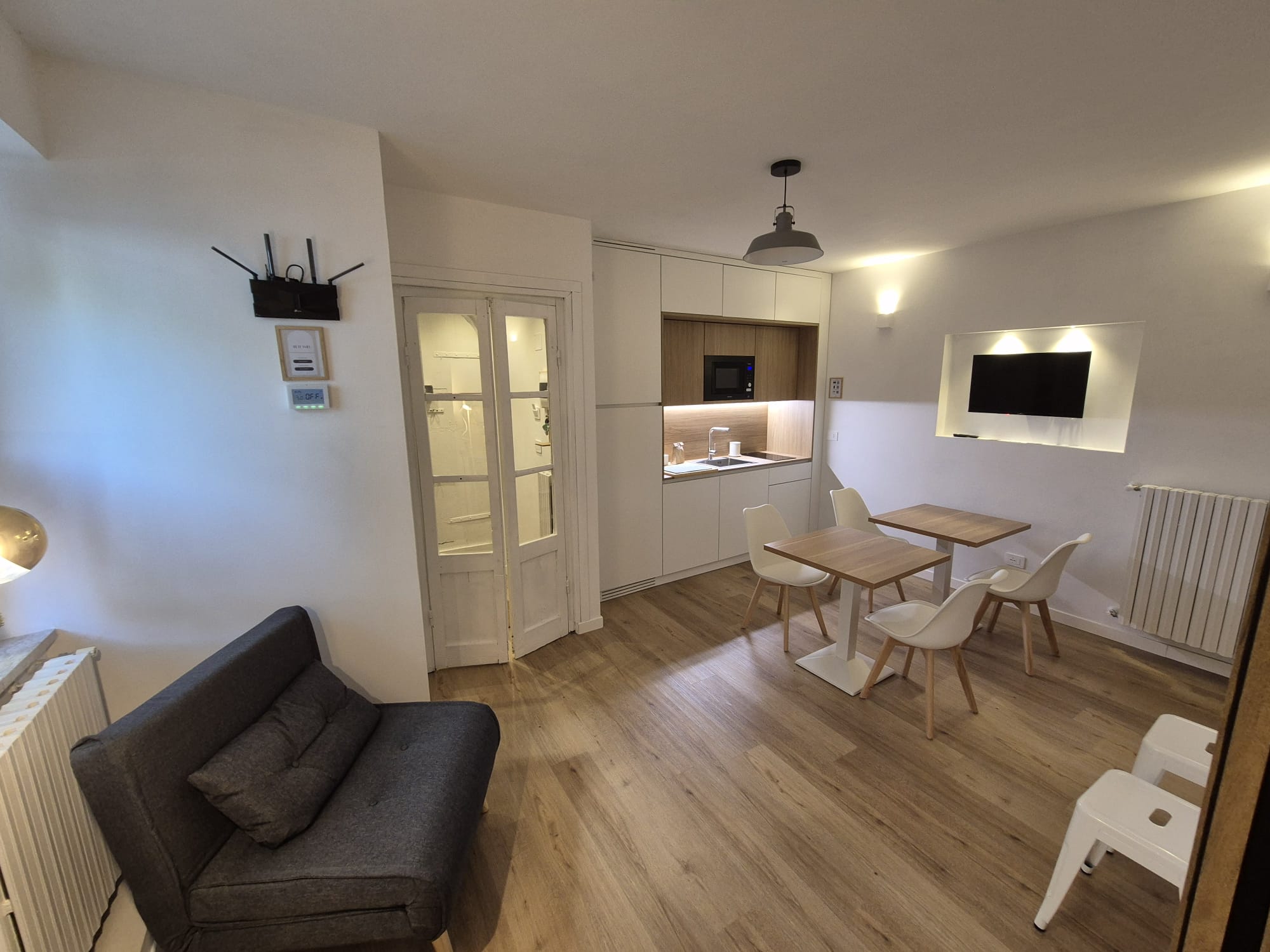 Area Comune con Cucina e Angolo Colazione