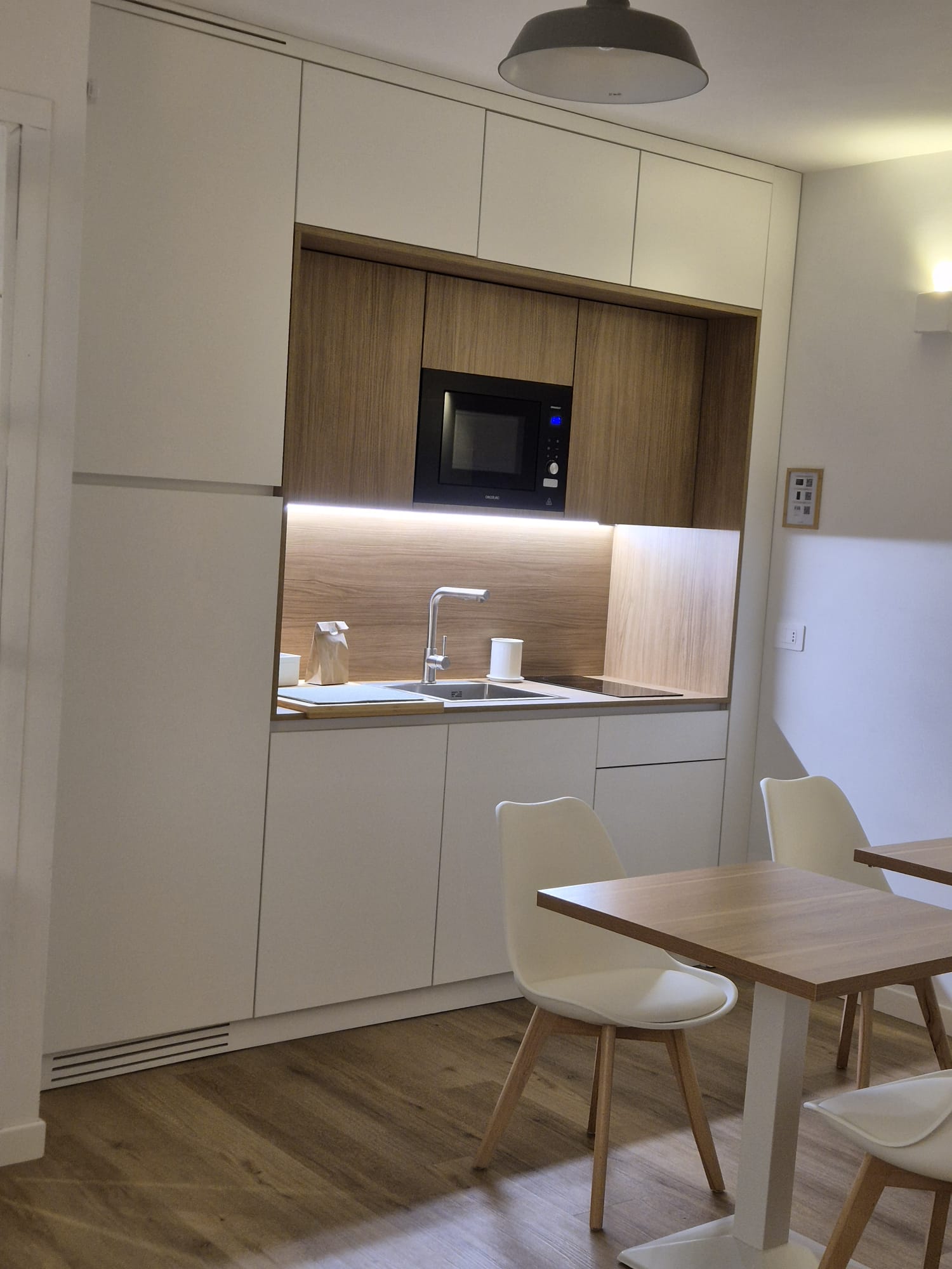 Area Comune con Cucina e Angolo Colazione