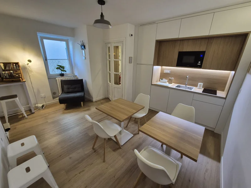 Area Comune con Cucina e Angolo Colazione